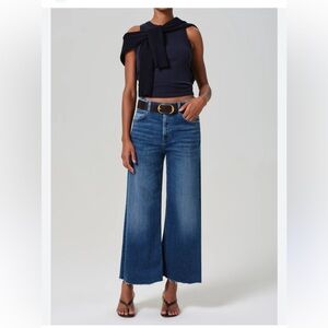 NWT Citizens of Humanity Lyra Wide Leg Crop Raw Hem
In Ambry